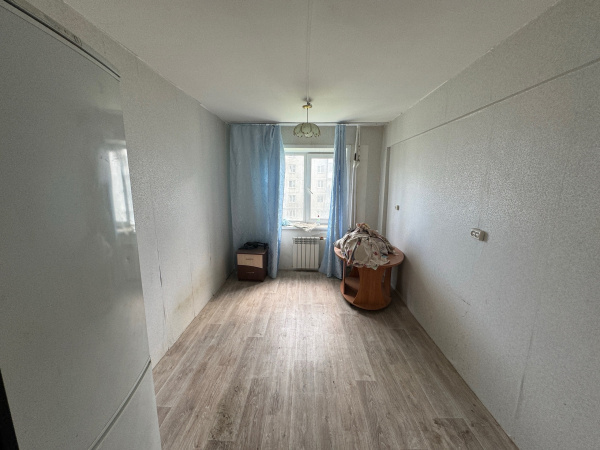 Красноярский, край г. Ачинск, 3 микрорайон дом 30, ком 53 Комната 9,8 м² в 1-к., 3/5 эт.